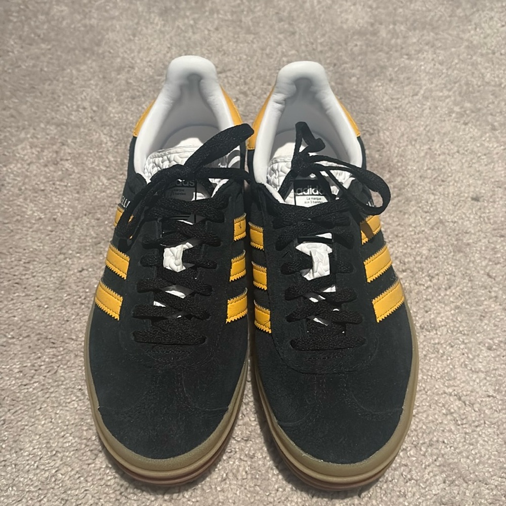 #Adidas #gazelle size 6 black with yellow stripes